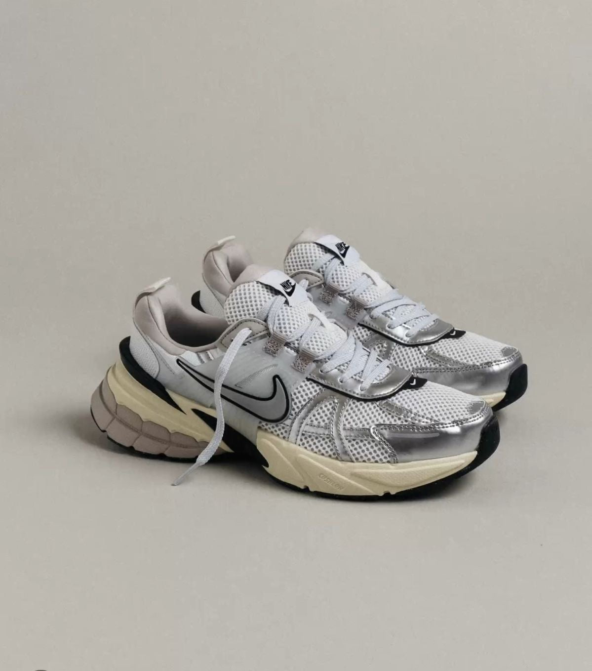 NIKE V2K RUN METALLIC SILVER RUNTEKK