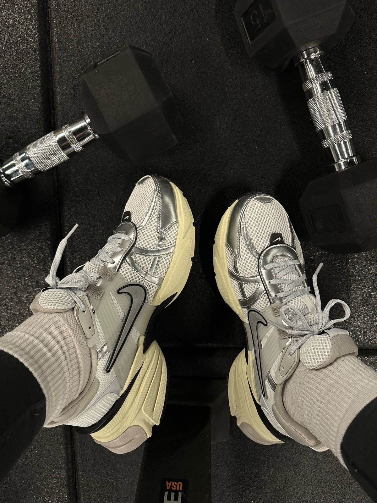 NIKE V2K RUN METALLIC SILVER RUNTEKK